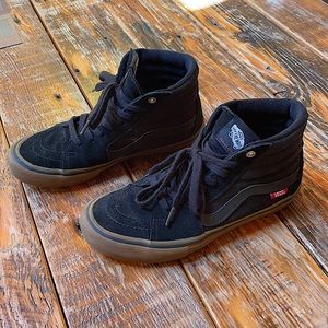 (Vans) Hightops in Black with brown sole